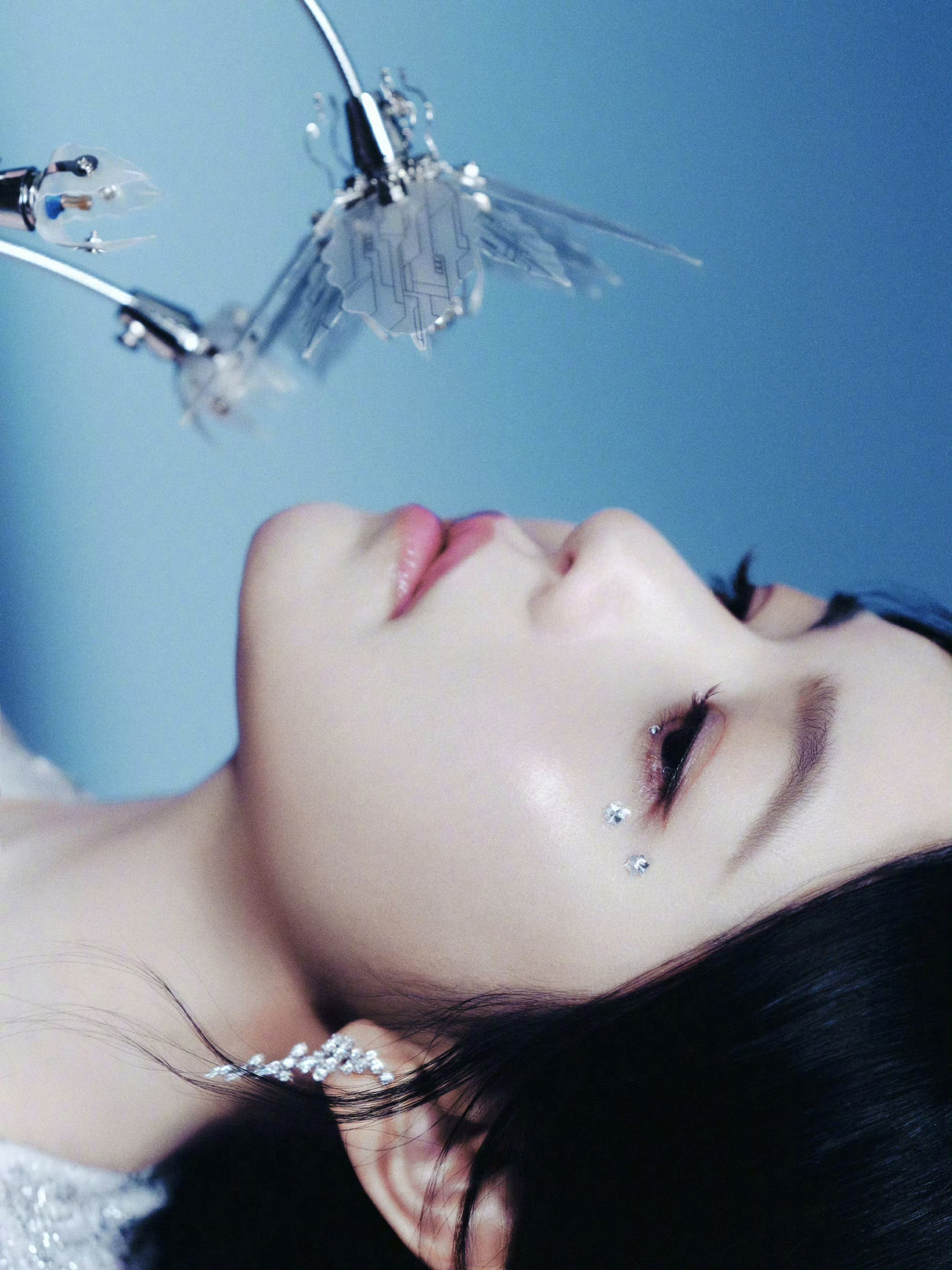 陈妍希人鱼风造型:亮片鱼尾裙演绎的清冷流光