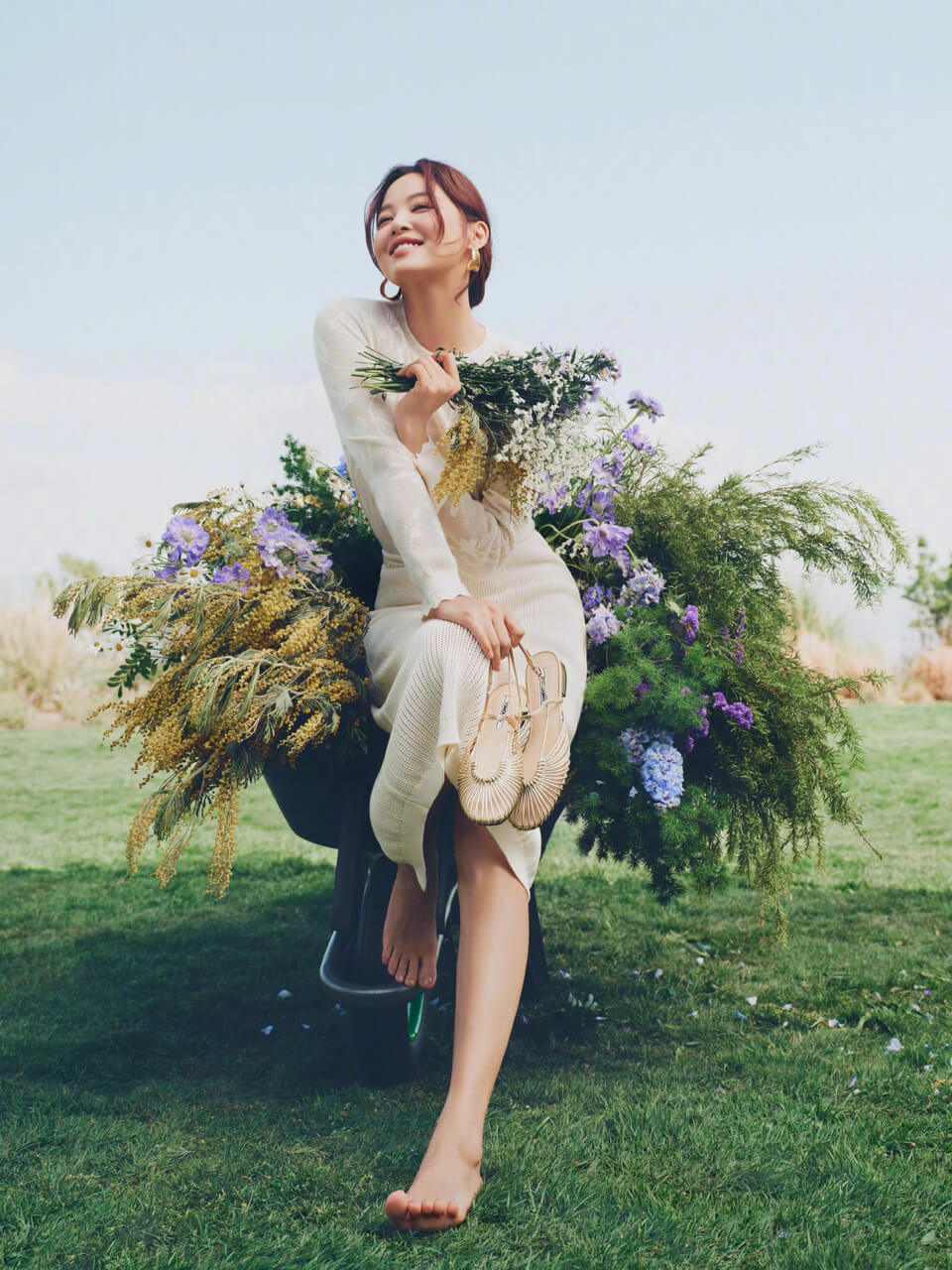 辛芷蕾品牌官宣写真 像春日明媚的花