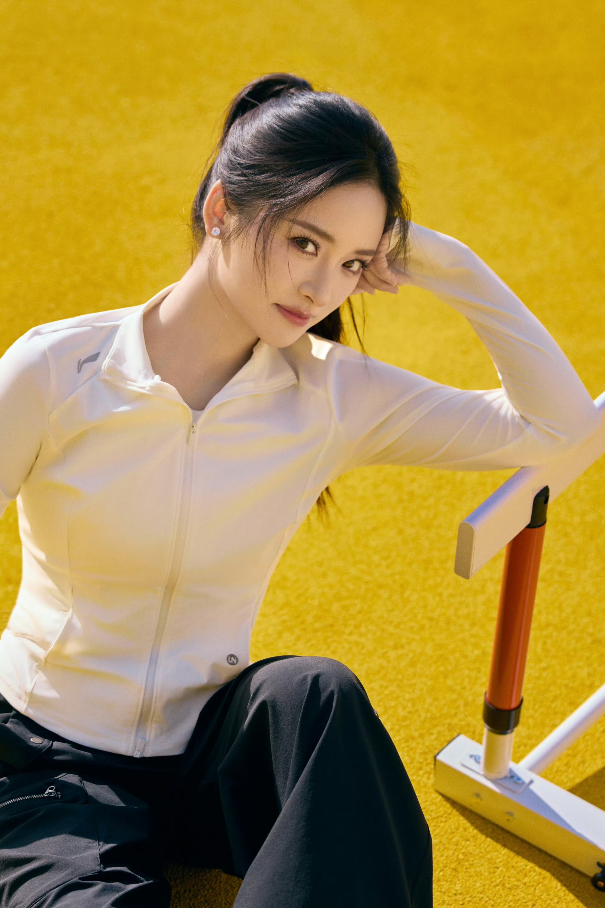 循迹悠然春色，沈月解锁元气运动穿搭美学