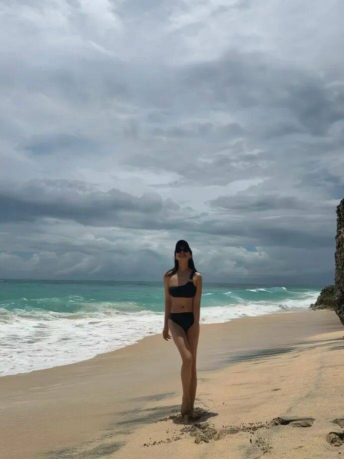 菅纫姿晒比基尼泳装露出事业线!魔鬼身材性感火辣-6 菅纫姿晒比基尼泳装露出事业线!魔鬼身材性感火辣