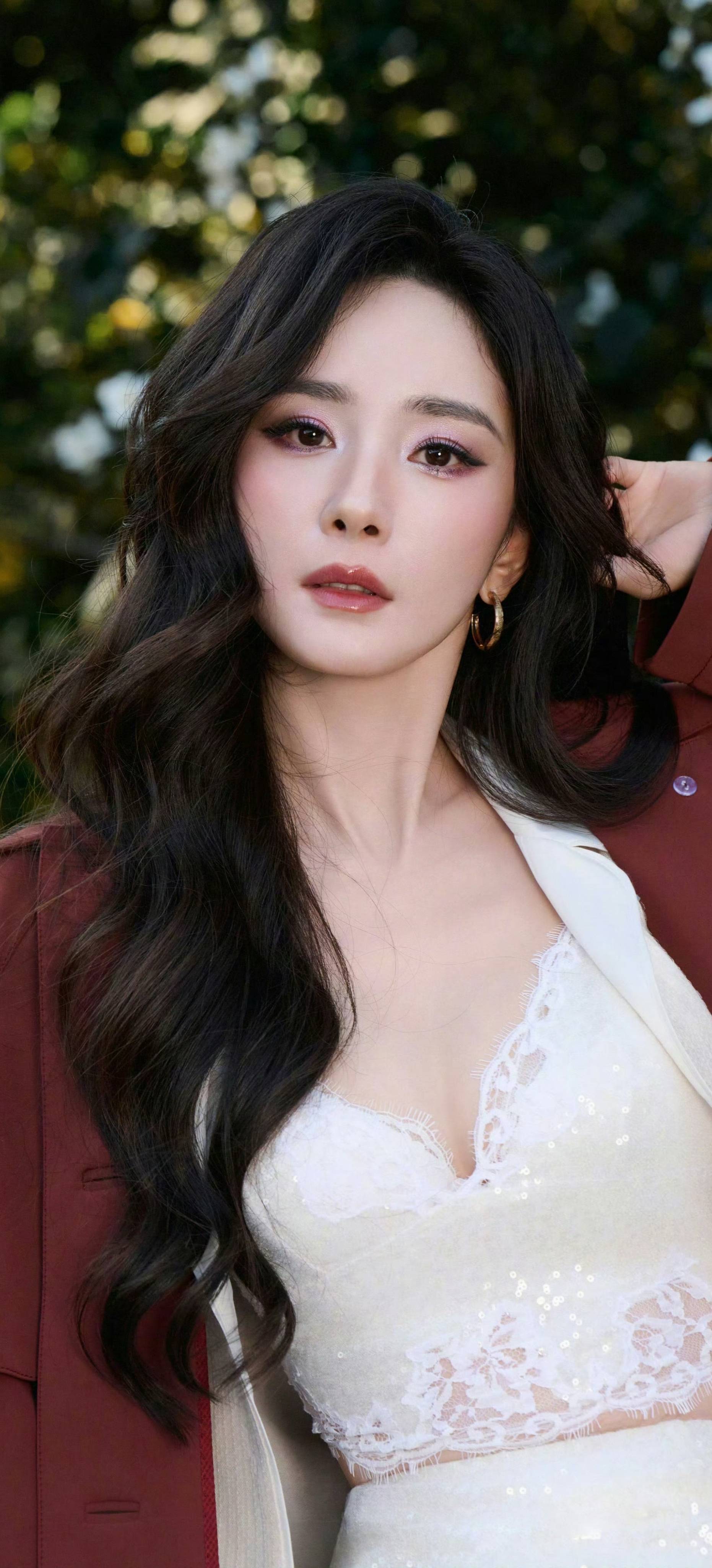 杨幂靓丽写真超妩媚!肤白貌美大长腿魔鬼身材性感火辣-1 杨幂靓丽写真超妩媚!肤白貌美大长腿魔鬼身材性感火辣