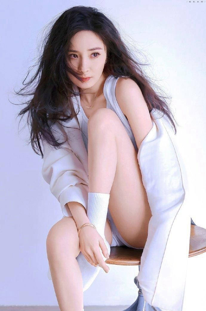 杨幂靓丽写真超妩媚!肤白貌美大长腿魔鬼身材性感火辣-9 杨幂靓丽写真超妩媚!肤白貌美大长腿魔鬼身材性感火辣