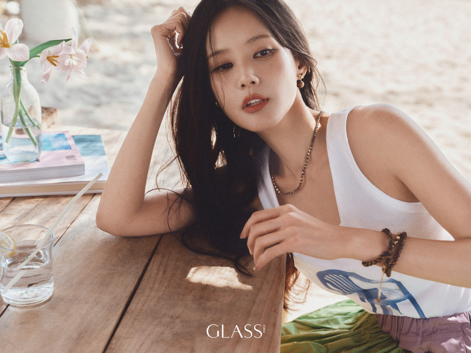 李一桐GLASS四月刊时尚封面大片