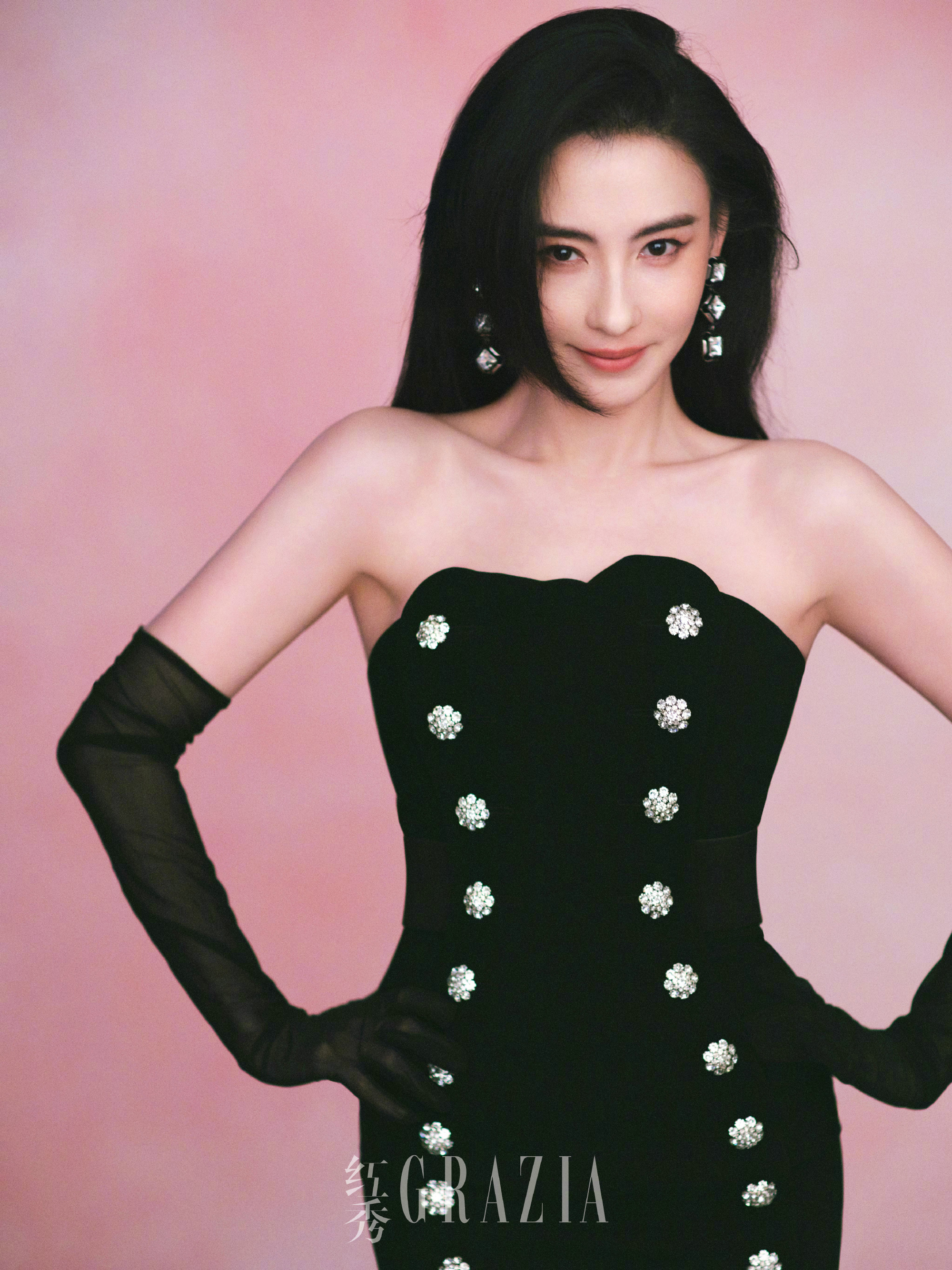 张柏芝登《红秀》杂志，解锁多面穿搭美学