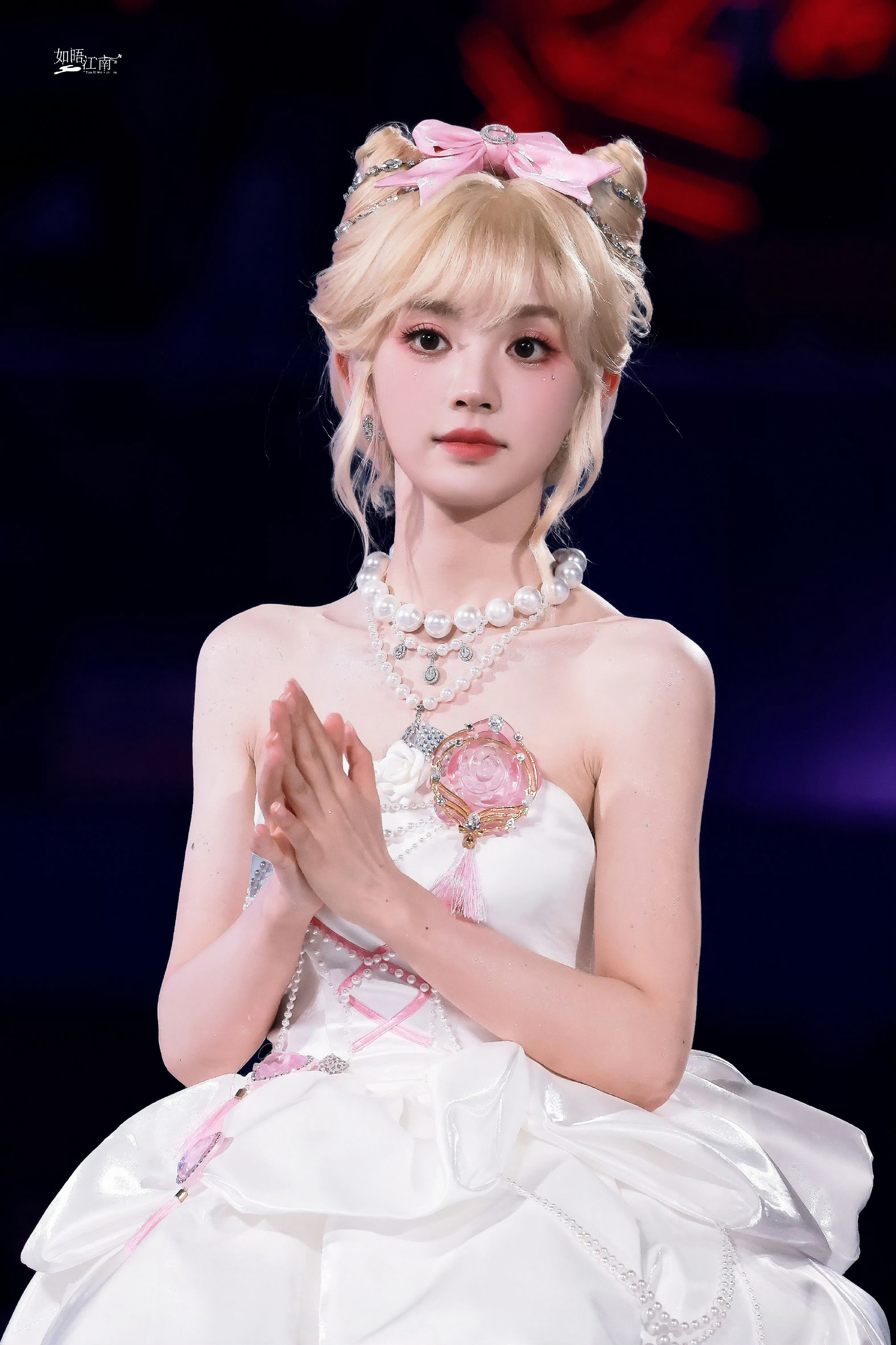 星光缀裙裾，田曦薇解锁童话公主风穿搭范本