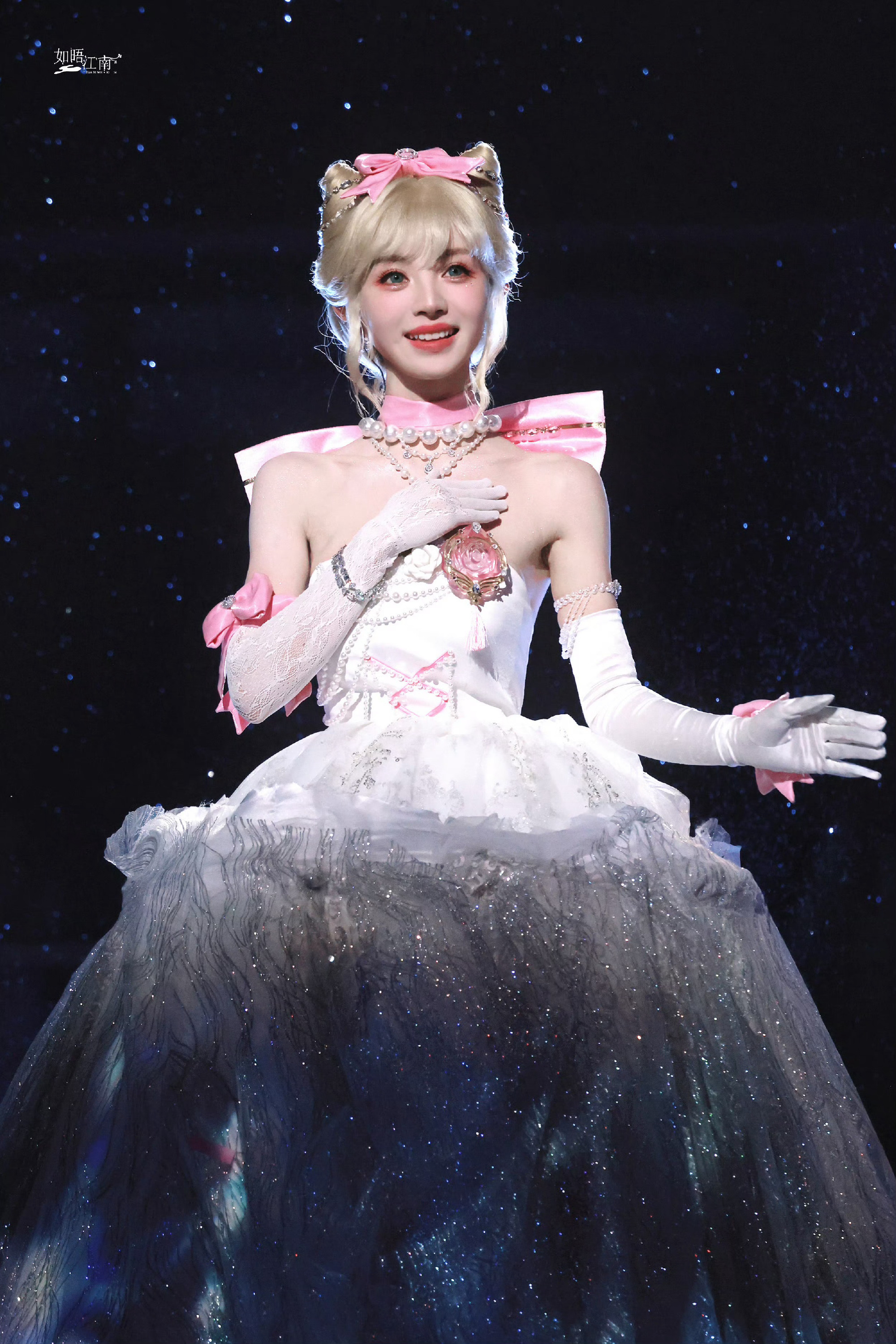 星光缀裙裾，田曦薇解锁童话公主风穿搭范本