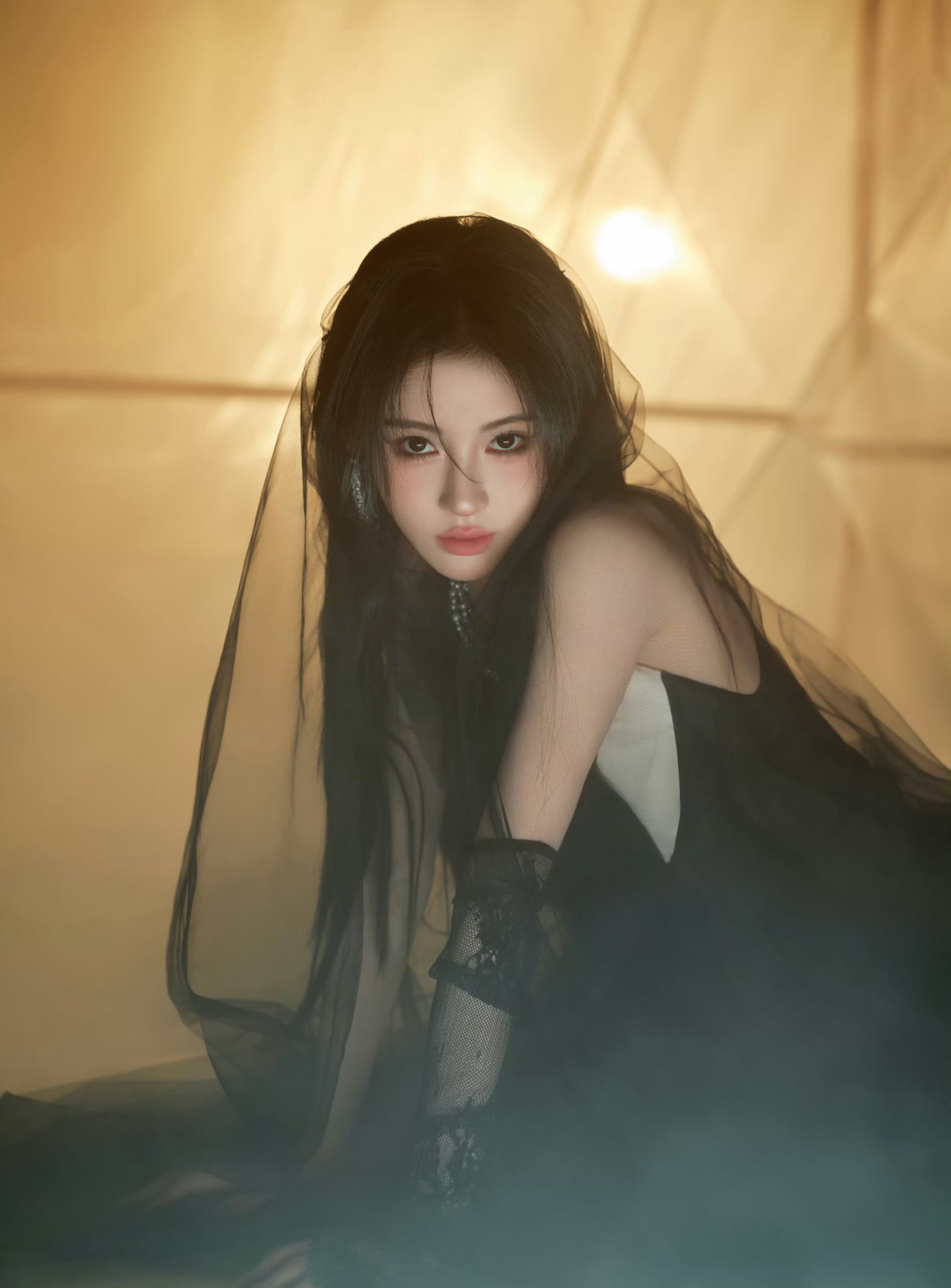 黑纱氛围感穿搭!鞠婧祎演绎神秘清冷美学