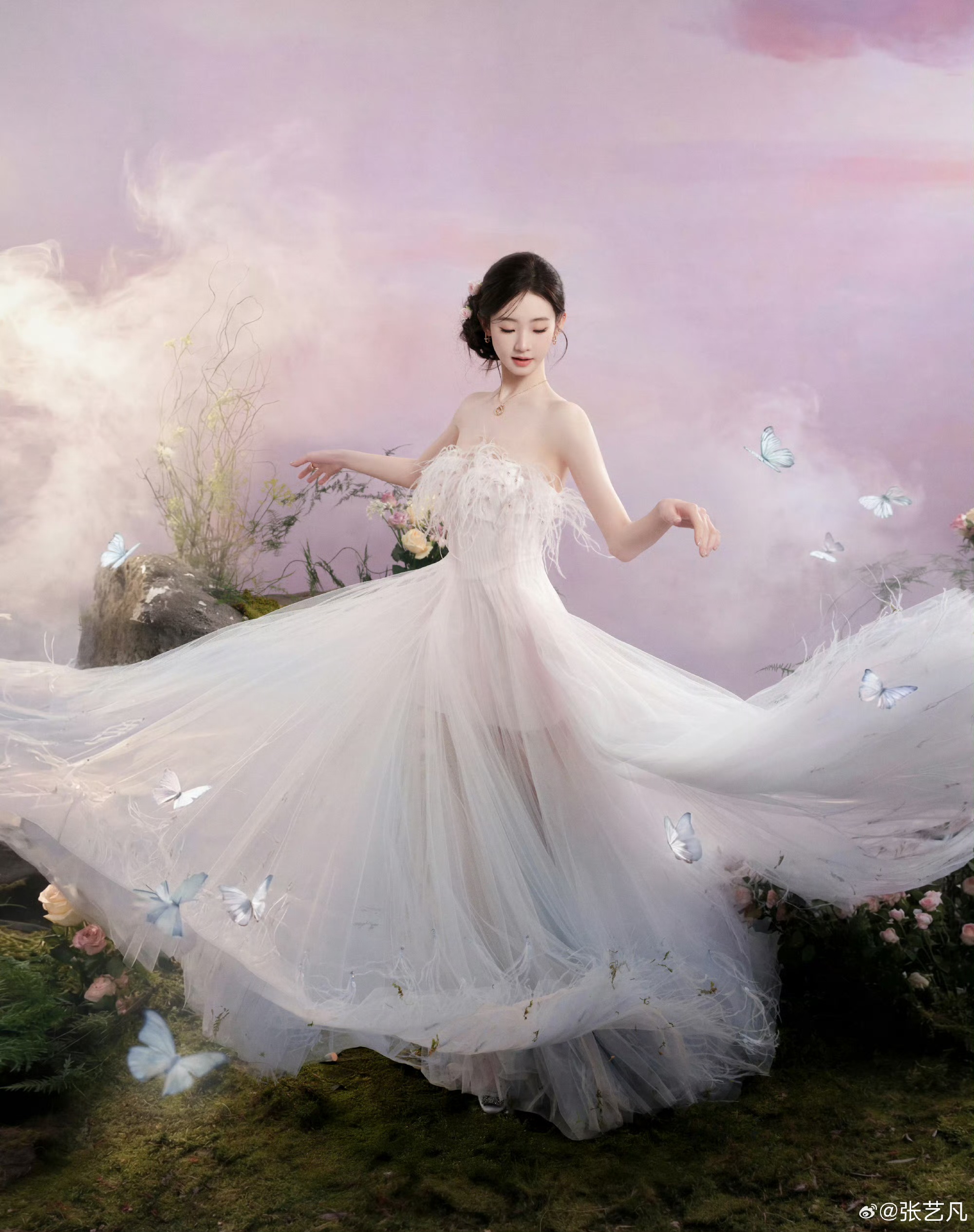 张艺凡时尚写真：雾境花仙，把春日揉进裙摆