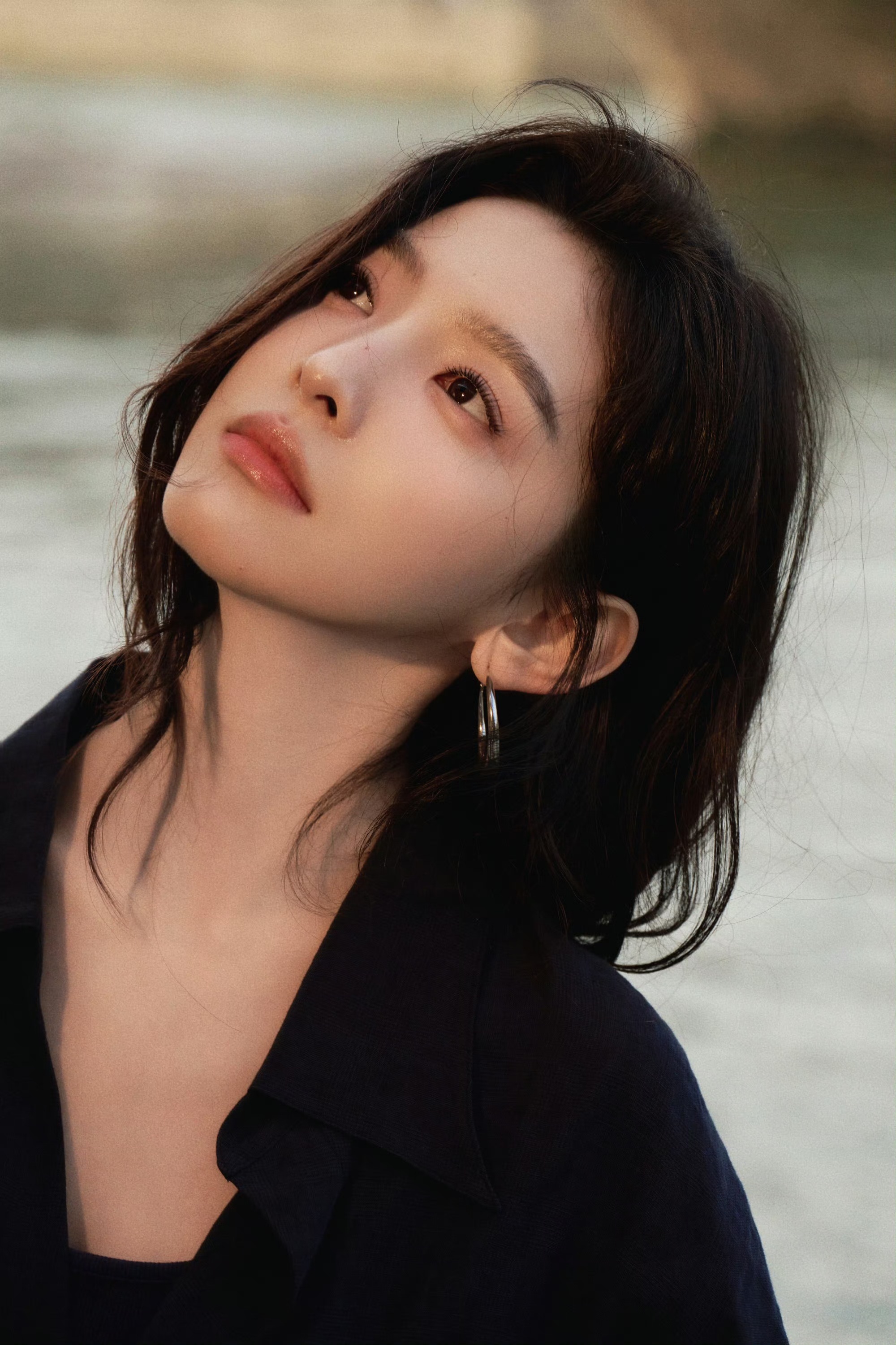 章若楠巴黎街拍：松弛感穿搭的终极叙事