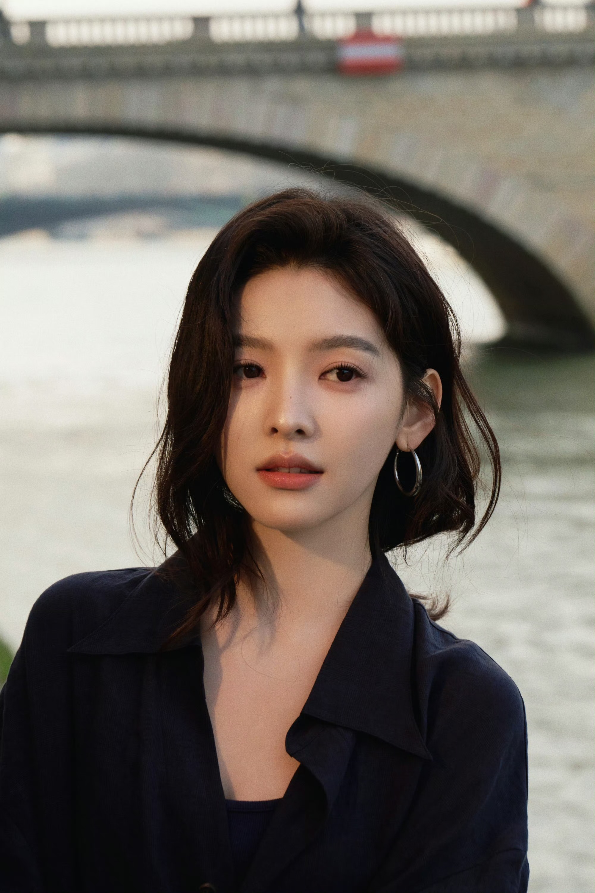 章若楠巴黎街拍：松弛感穿搭的终极叙事