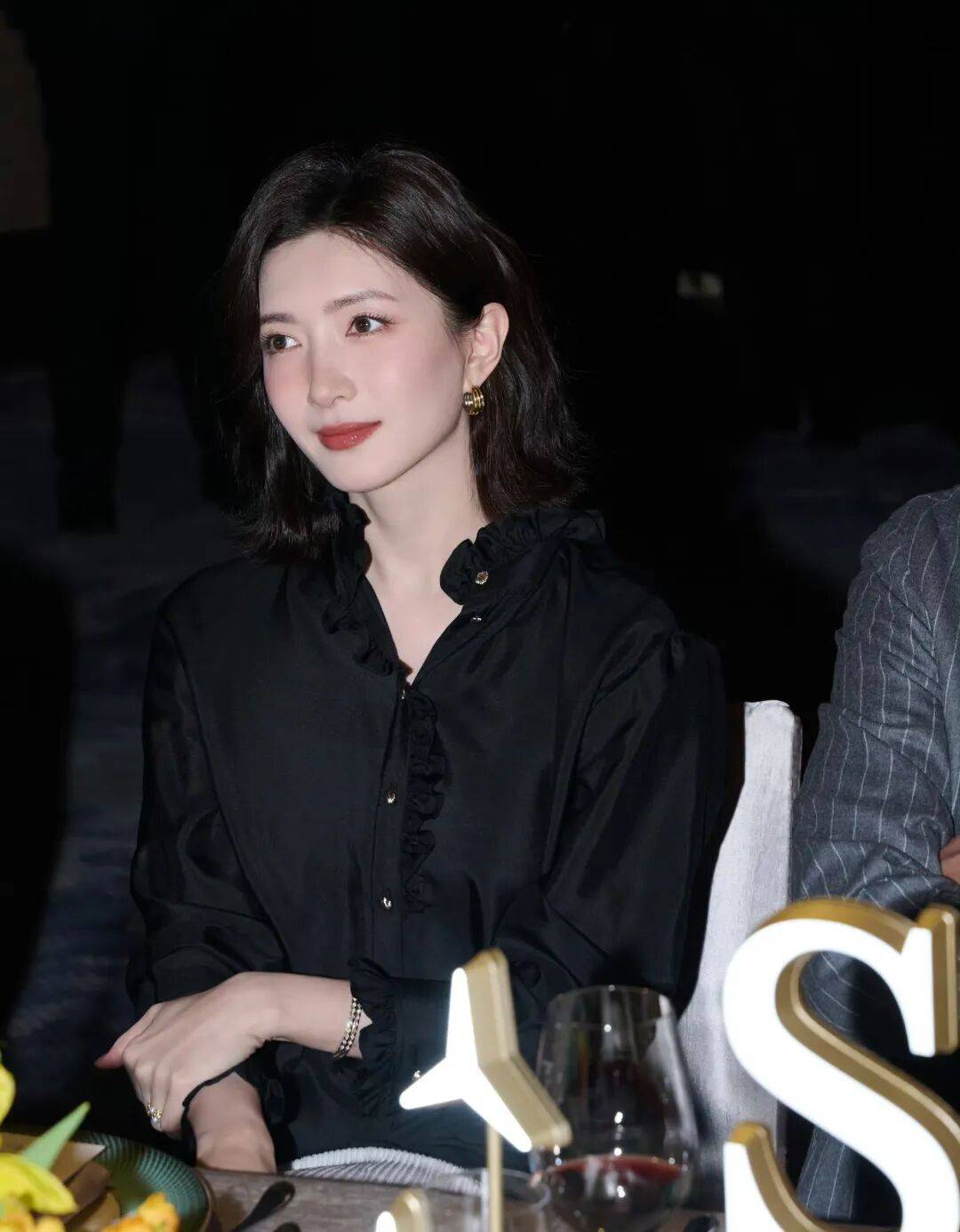 江疏影才是“普通人穿搭天花板”!两套造型封神,照搬也能美出圈-9 江疏影才是“普通人穿搭天花板”!两套造型封神,照搬也能美出圈