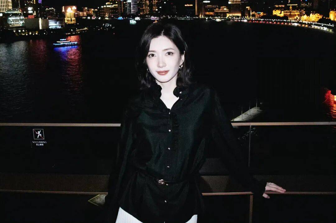 江疏影才是“普通人穿搭天花板”!两套造型封神,照搬也能美出圈-1 江疏影才是“普通人穿搭天花板”!两套造型封神,照搬也能美出圈