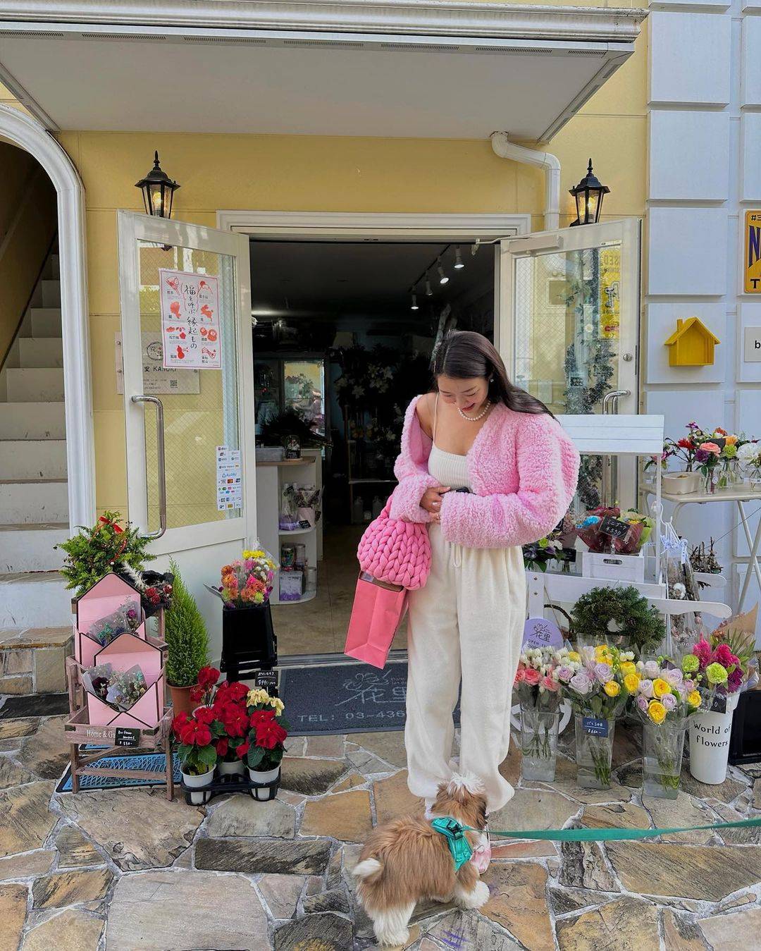 春日甜妹穿搭天花板！粉白配色松弛感公式，日常出街回头率拉满