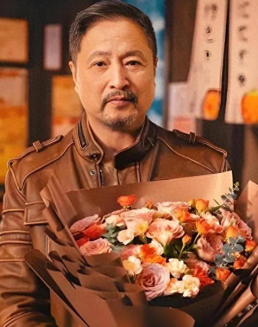 夫妻俩都是一级演员，演了半辈子戏没红，没想到他67岁终于火了