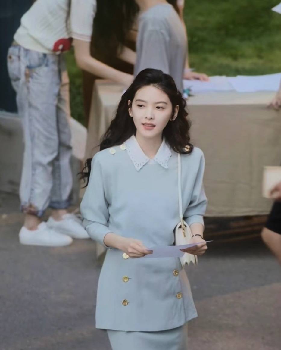 不愧是宅男女神,章若楠《冬去春来》15套穿搭演绎90年代女神穿搭-1 不愧是宅男女神,章若楠《冬去春来》15套穿搭演绎90年代女神穿搭