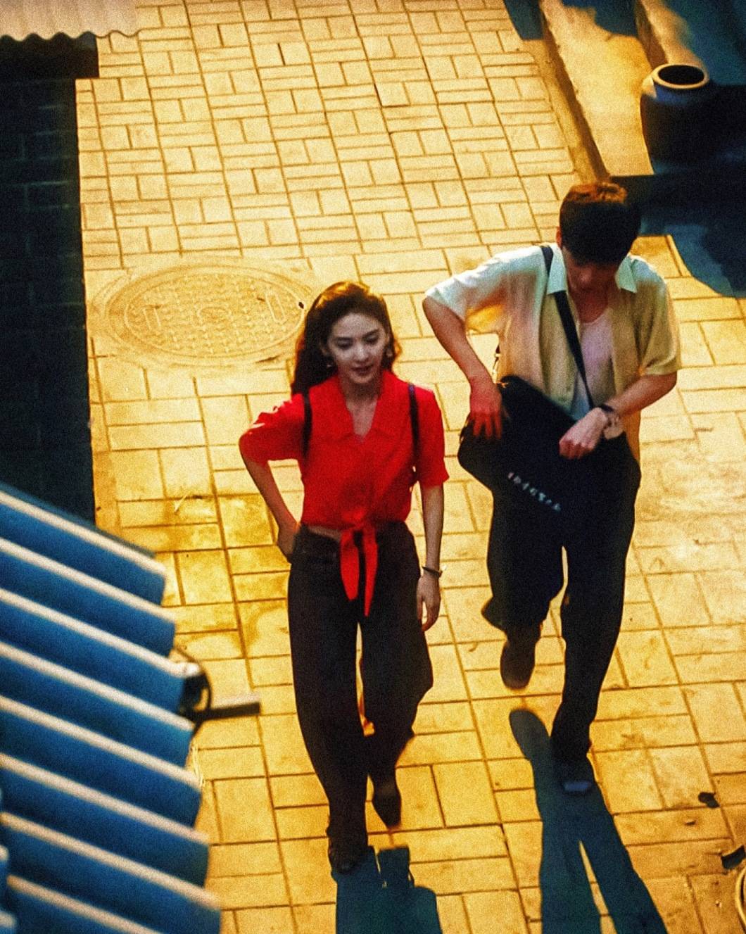 不愧是宅男女神,章若楠《冬去春来》15套穿搭演绎90年代女神穿搭-6 不愧是宅男女神,章若楠《冬去春来》15套穿搭演绎90年代女神穿搭