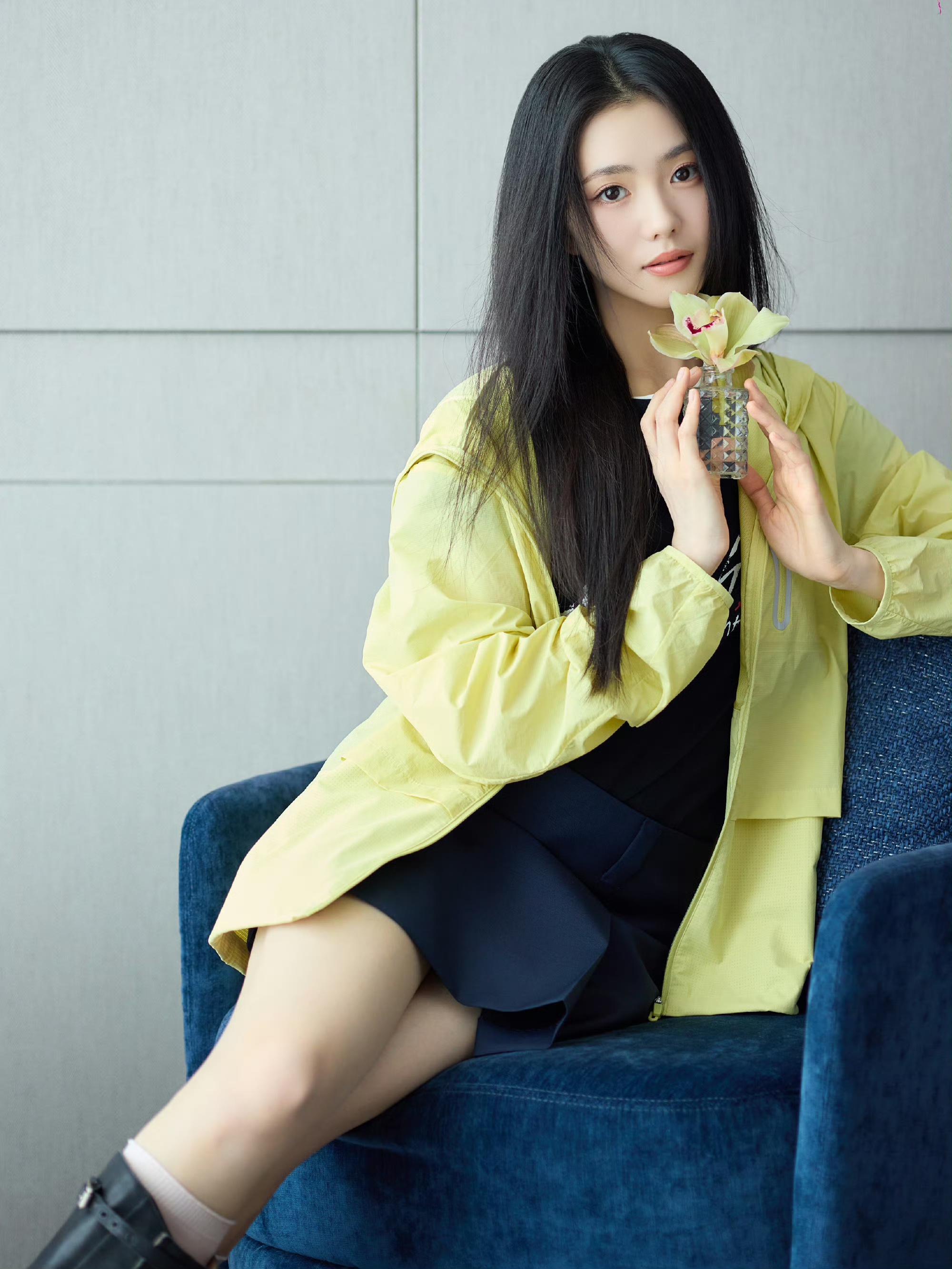 刘浩存时尚穿搭：轻机能松弛感，少女风的高级破局