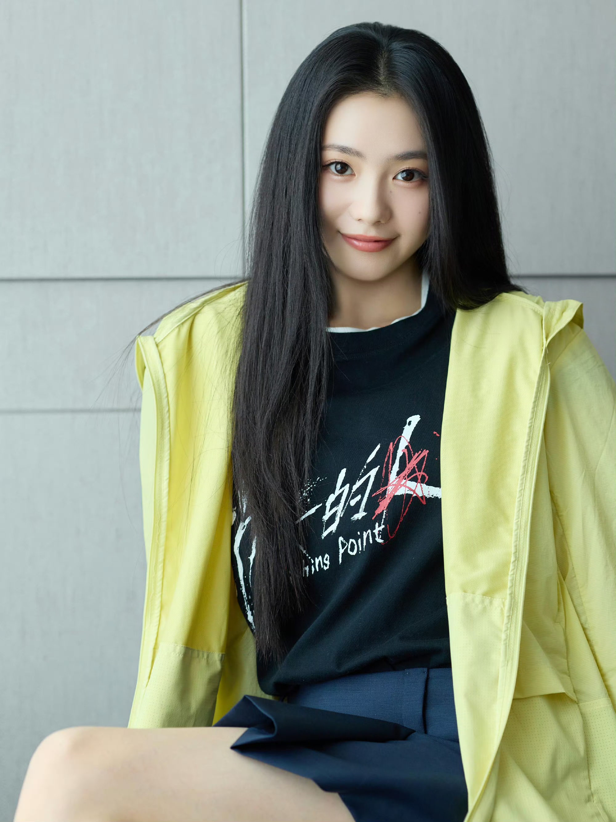 刘浩存时尚穿搭：轻机能松弛感，少女风的高级破局