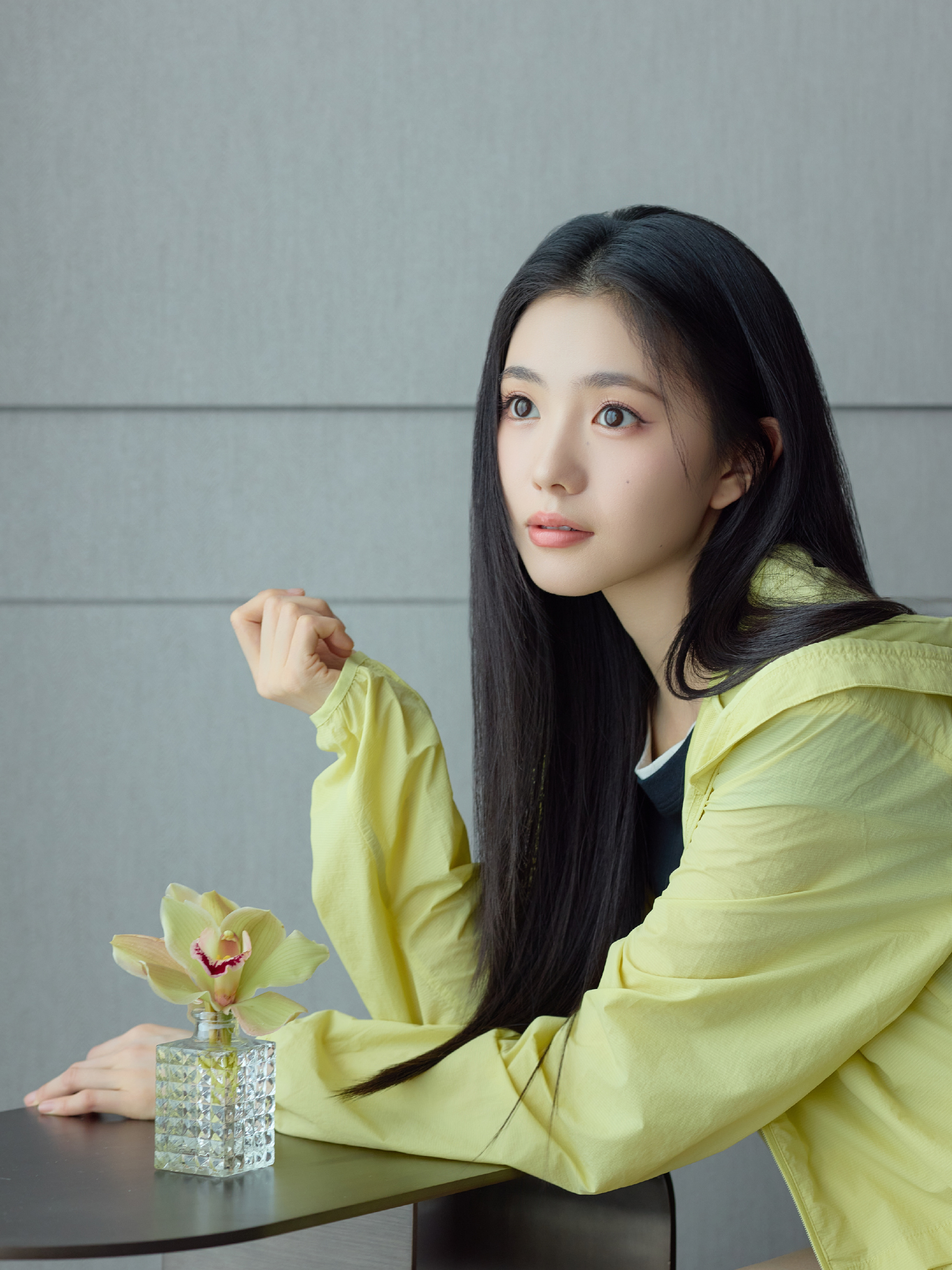 刘浩存时尚穿搭：轻机能松弛感，少女风的高级破局