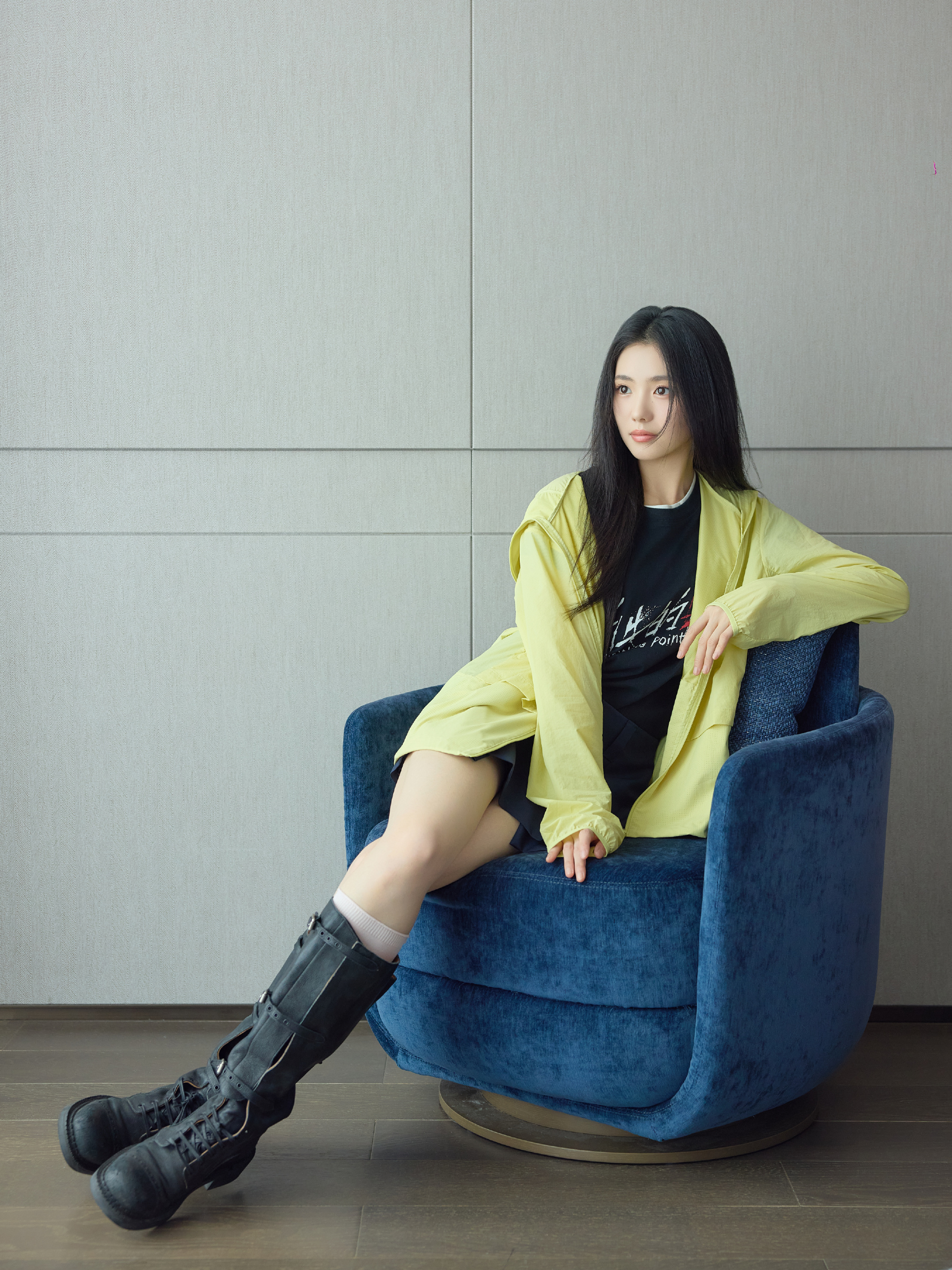 刘浩存时尚穿搭：轻机能松弛感，少女风的高级破局
