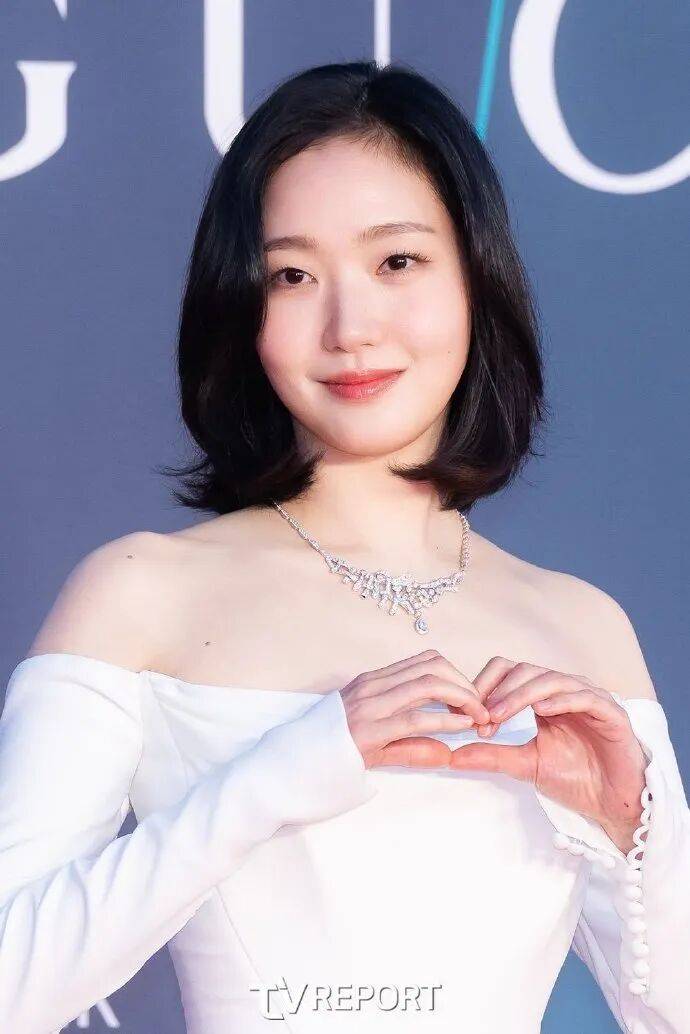 2026年韩国百想红毯!孙艺珍朴宝英斐秀智等女星争艳美爆了-13 2026年韩国百想红毯!孙艺珍朴宝英斐秀智等女星争艳美爆了