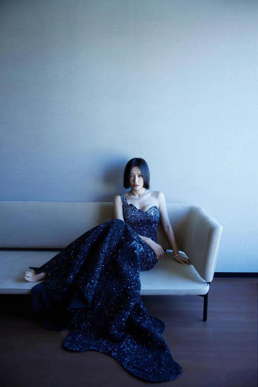 46岁秦岚晒夏季最新写真，不老女神性感又女人味十足