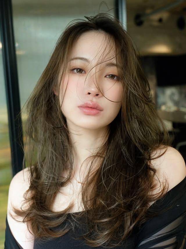 2026爆款中长发发型合集,百搭显脸小,烫对美一整年-5 2026爆款中长发发型合集,百搭显脸小,烫对美一整年