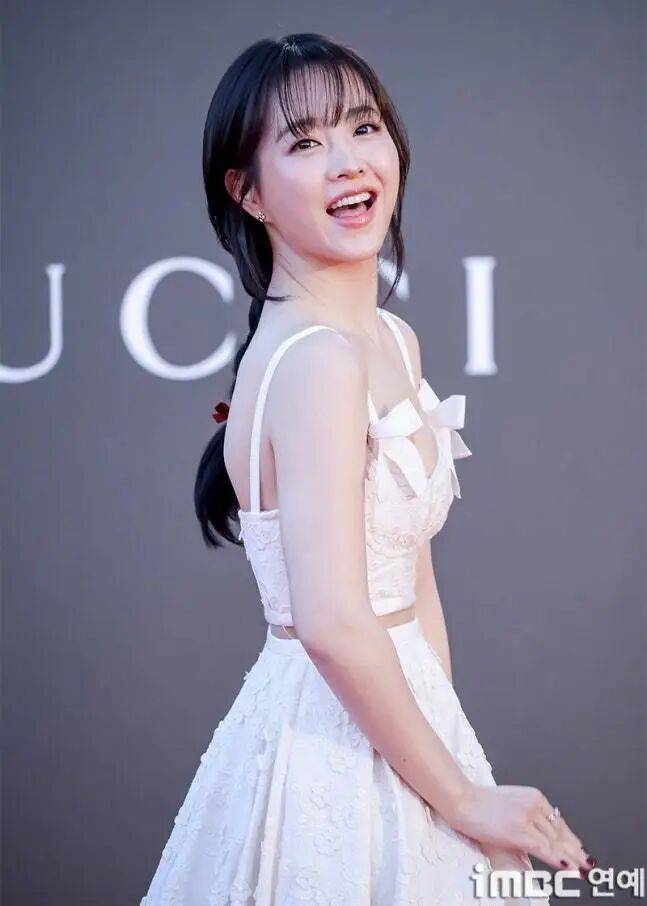 2026年韩国百想红毯!孙艺珍朴宝英斐秀智等女星争艳美爆了-4 2026年韩国百想红毯!孙艺珍朴宝英斐秀智等女星争艳美爆了