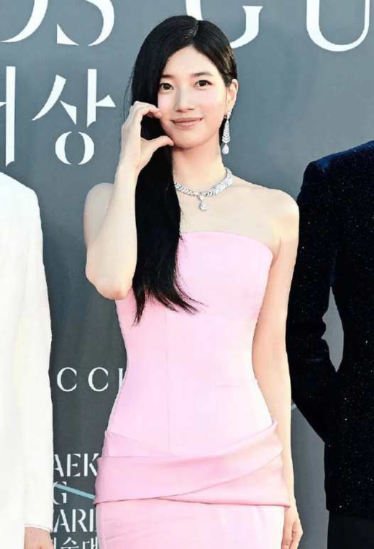 2026年韩国百想红毯!孙艺珍朴宝英斐秀智等女星争艳美爆了-9 2026年韩国百想红毯!孙艺珍朴宝英斐秀智等女星争艳美爆了