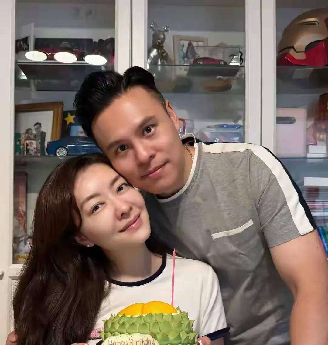 熊黛林自曝医美不藏了!倒追百亿老公九年生俩娃,45岁嫩得像20岁-1 熊黛林自曝医美不藏了!倒追百亿老公九年生俩娃,45岁嫩得像20岁