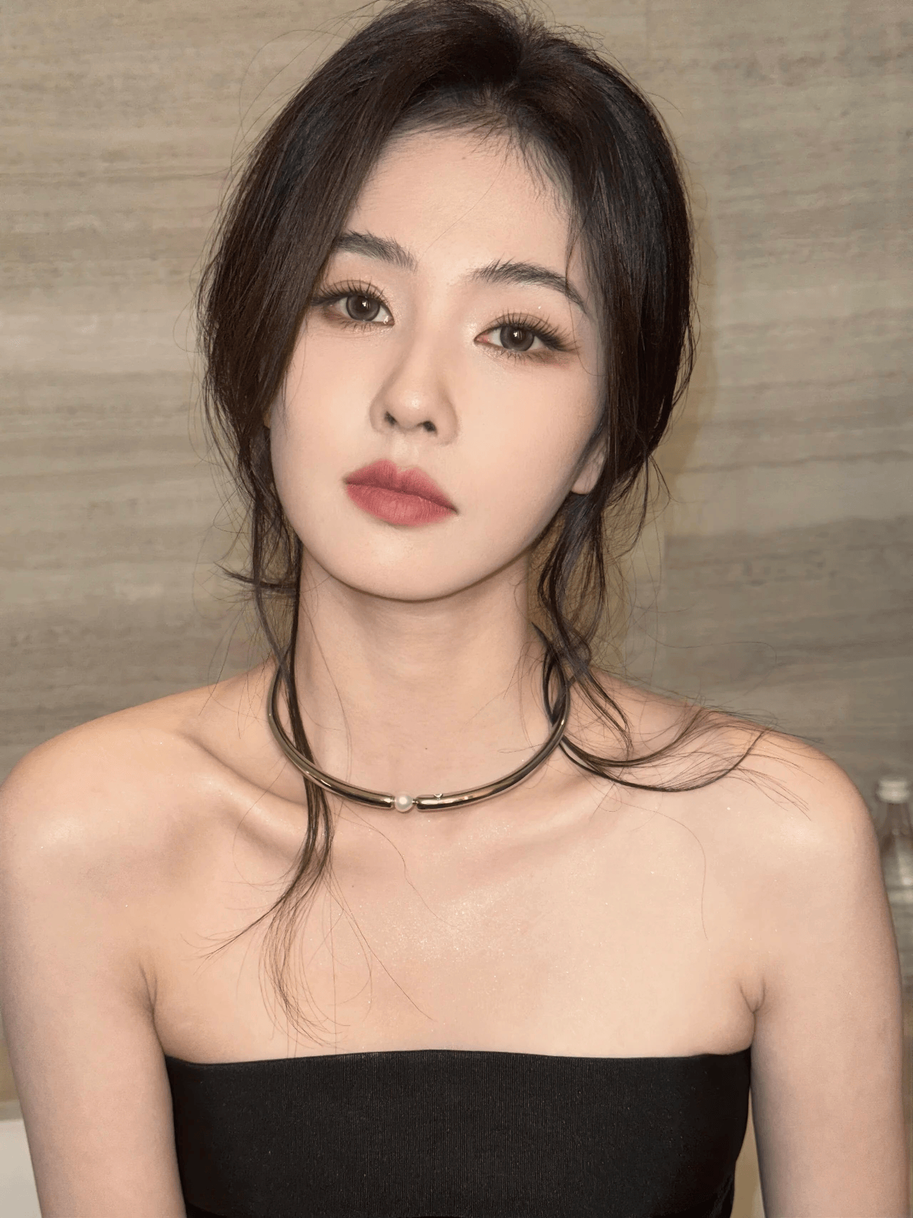 白鹿性感写真肌肤白皙身材火辣！被赞高级感天花板