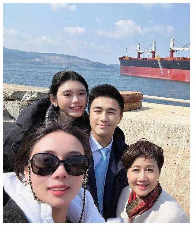 奚梦瑶戴卡地亚登Vogue封面,四太送她定情珠宝!嫁给豪门也嫁给爱情-24 奚梦瑶戴卡地亚登Vogue封面,四太送她定情珠宝!嫁给豪门也嫁给爱情