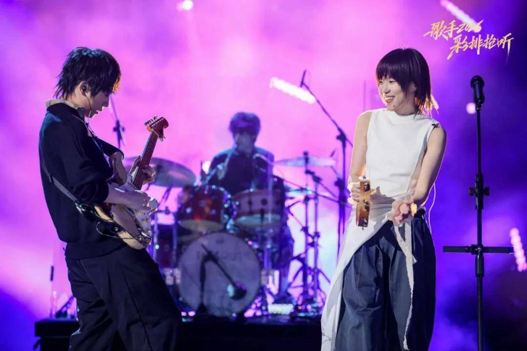 《歌手》舞台上的窦靖童,声音和造型都很孝顺妈咪王菲-21 《歌手》舞台上的窦靖童,声音和造型都很孝顺妈咪王菲