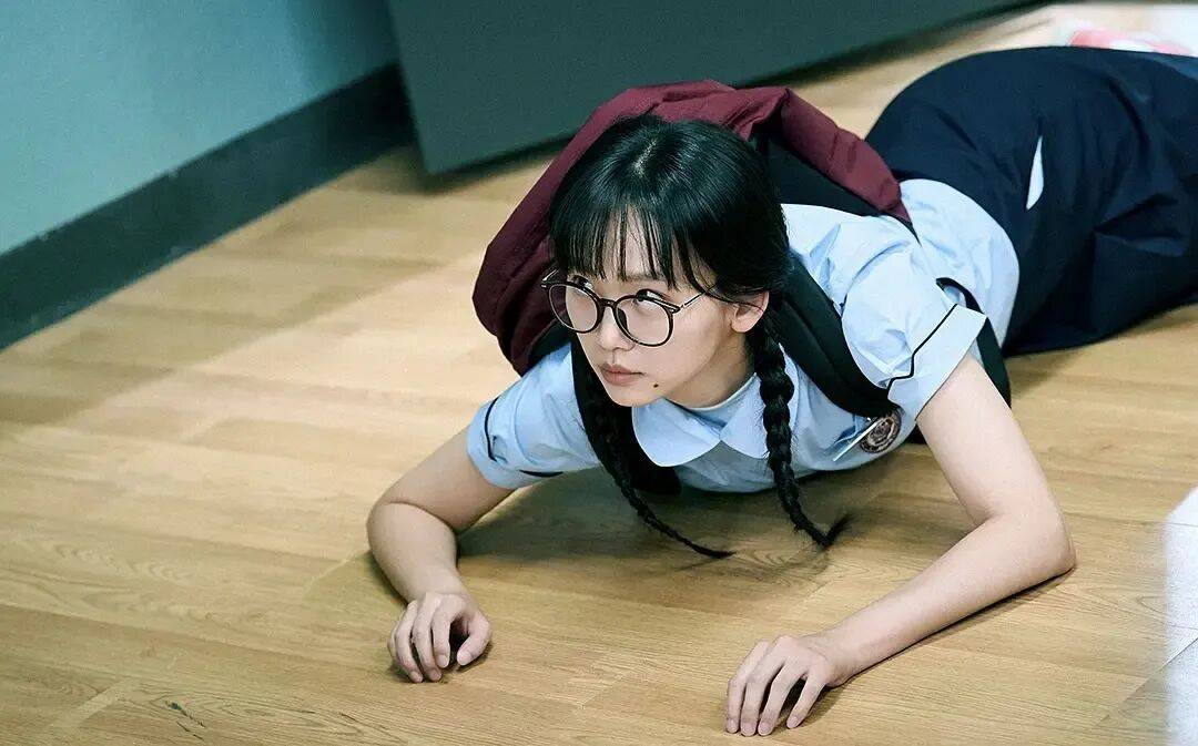 女老师被杀尺度大胆!Netflix韩剧《铁拳教育》爆火出圈-9 女老师被杀尺度大胆!Netflix韩剧《铁拳教育》爆火出圈
