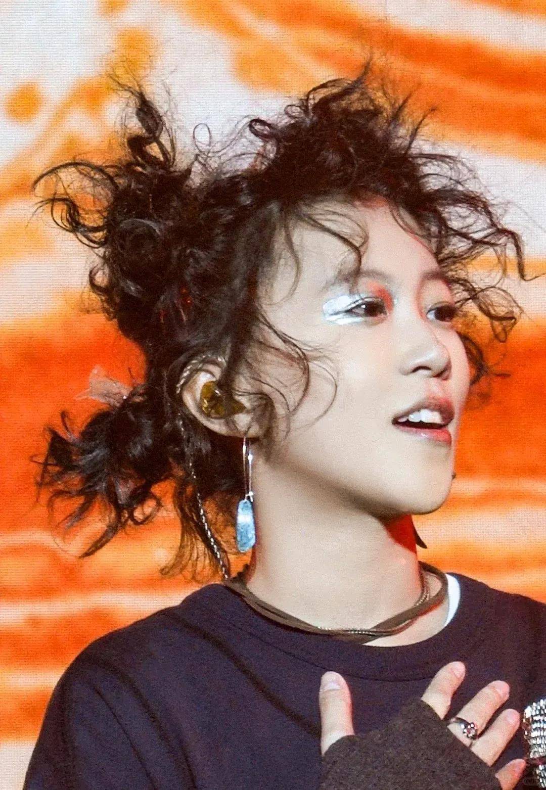 《歌手》舞台上的窦靖童,声音和造型都很孝顺妈咪王菲-29 《歌手》舞台上的窦靖童,声音和造型都很孝顺妈咪王菲