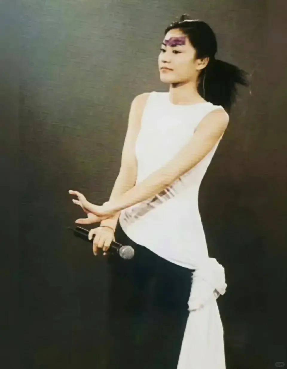 《歌手》舞台上的窦靖童,声音和造型都很孝顺妈咪王菲-24 《歌手》舞台上的窦靖童,声音和造型都很孝顺妈咪王菲