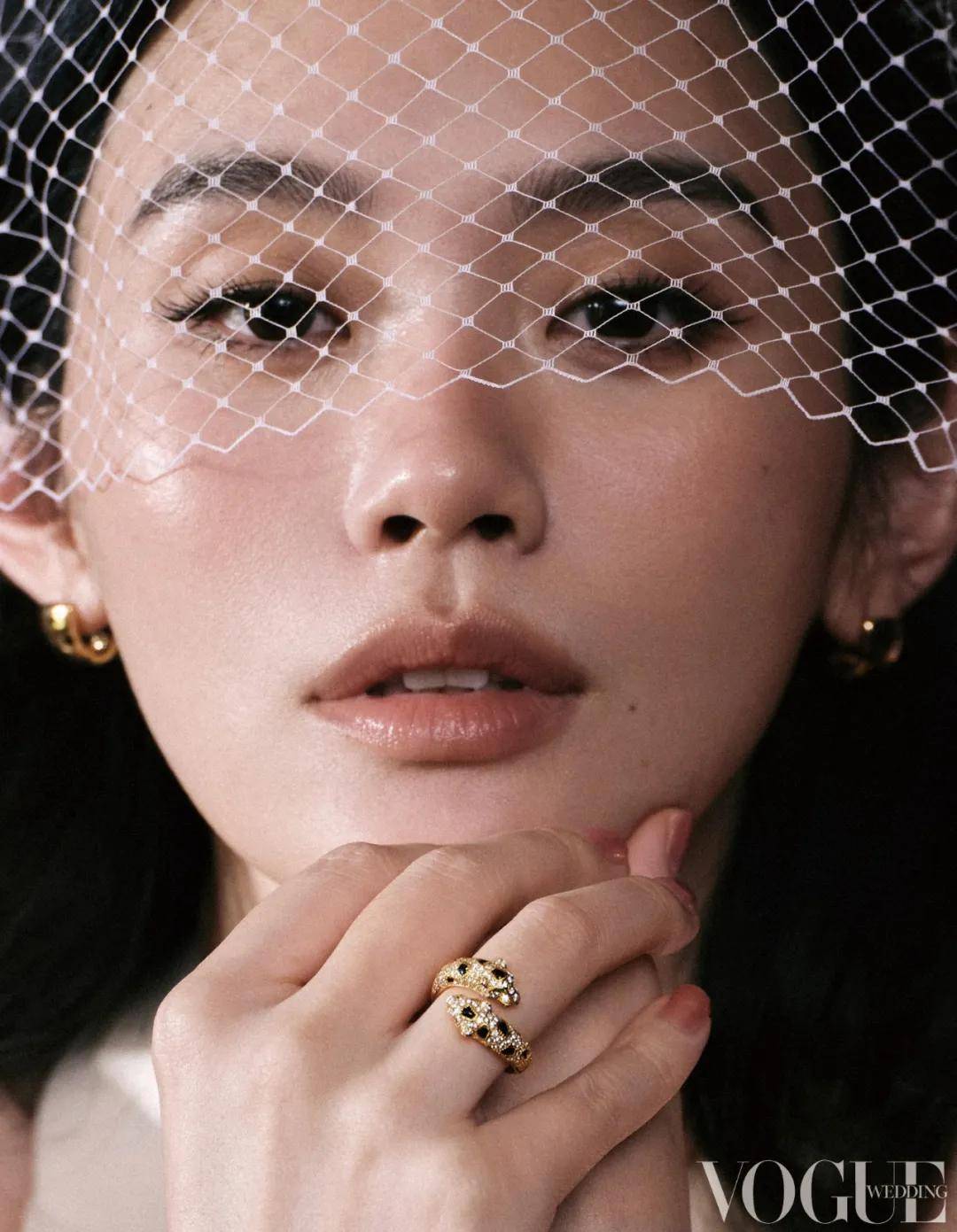 奚梦瑶戴卡地亚登Vogue封面,四太送她定情珠宝!嫁给豪门也嫁给爱情-11 奚梦瑶戴卡地亚登Vogue封面,四太送她定情珠宝!嫁给豪门也嫁给爱情