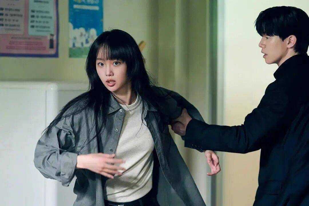 女老师被杀尺度大胆!Netflix韩剧《铁拳教育》爆火出圈-4 女老师被杀尺度大胆!Netflix韩剧《铁拳教育》爆火出圈