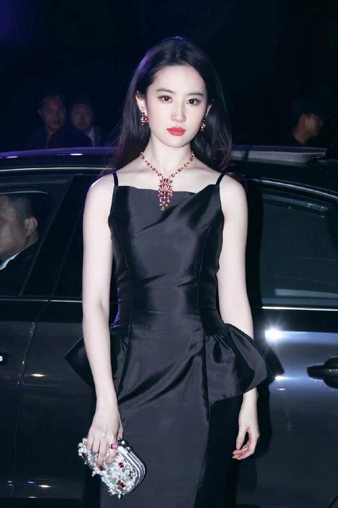 刘亦菲时尚盛典,小黑裙配宝格丽珠宝 优雅的仙女-3 刘亦菲时尚盛典,小黑裙配宝格丽珠宝 优雅的仙女