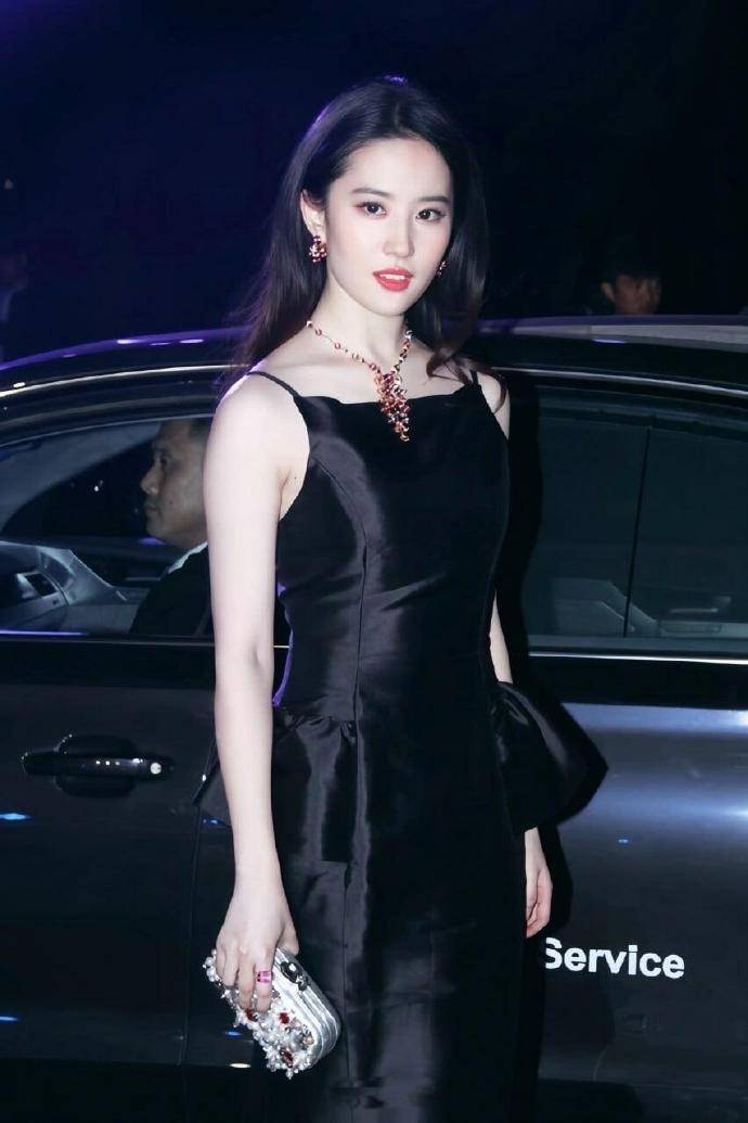 刘亦菲时尚盛典,小黑裙配宝格丽珠宝 优雅的仙女-5 刘亦菲时尚盛典,小黑裙配宝格丽珠宝 优雅的仙女