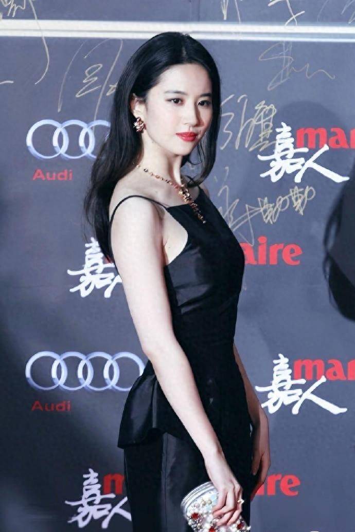 刘亦菲时尚盛典,小黑裙配宝格丽珠宝 优雅的仙女-1 刘亦菲时尚盛典,小黑裙配宝格丽珠宝 优雅的仙女