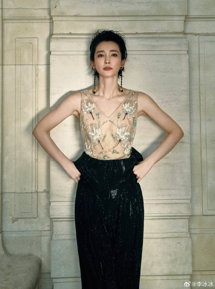 李冰冰真是不老美人！昔日美图写真冷艳妩媚身材曼妙性感迷人