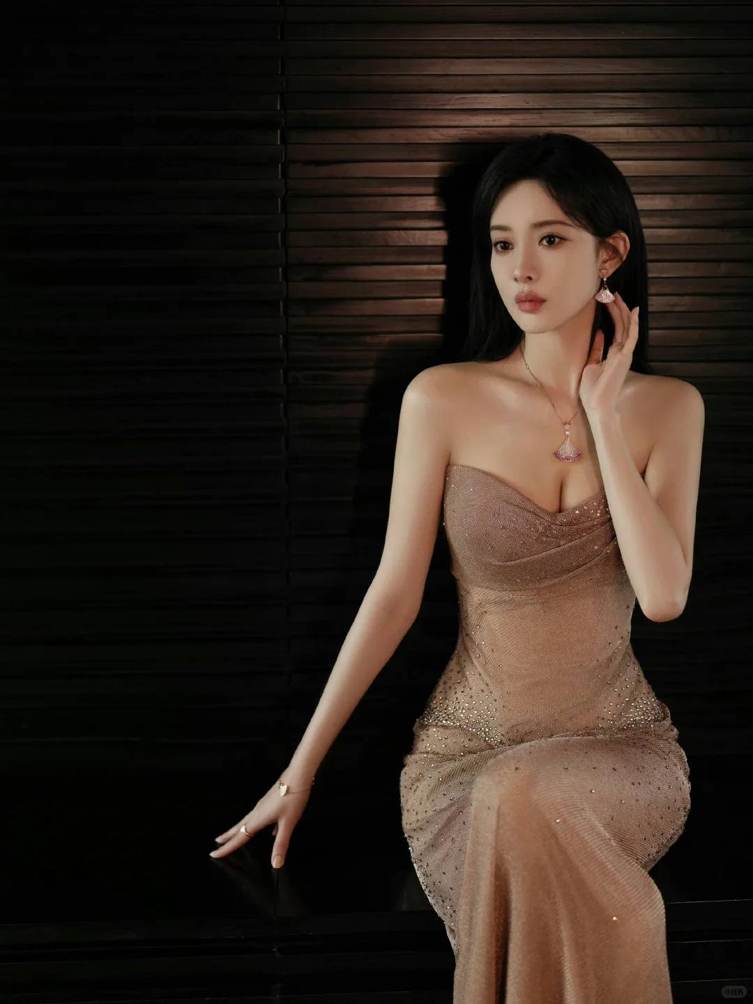 孟子义晒美照,彰显极致腰臀比,网友:这水蛇腰太迷人-1 孟子义晒美照,彰显极致腰臀比,网友:这水蛇腰太迷人