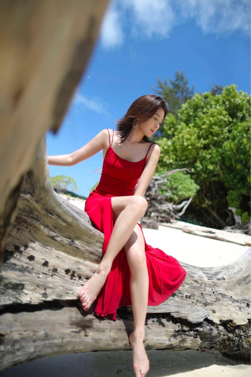 46岁秦岚晒最新盛夏美照,演绎成熟御姐风韵-4 46岁秦岚晒最新盛夏美照,演绎成熟御姐风韵