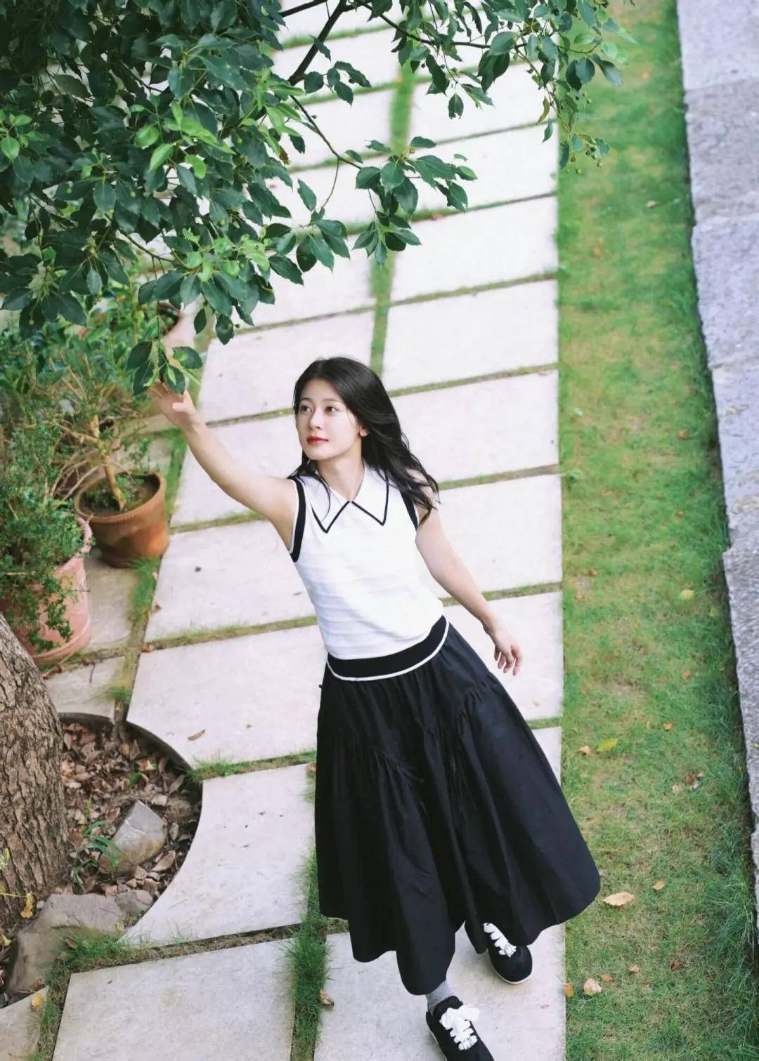 夏天也能穿出层次感,跟着赵昭仪搭出不费力的夏日清爽感-4 夏天也能穿出层次感,跟着赵昭仪搭出不费力的夏日清爽感
