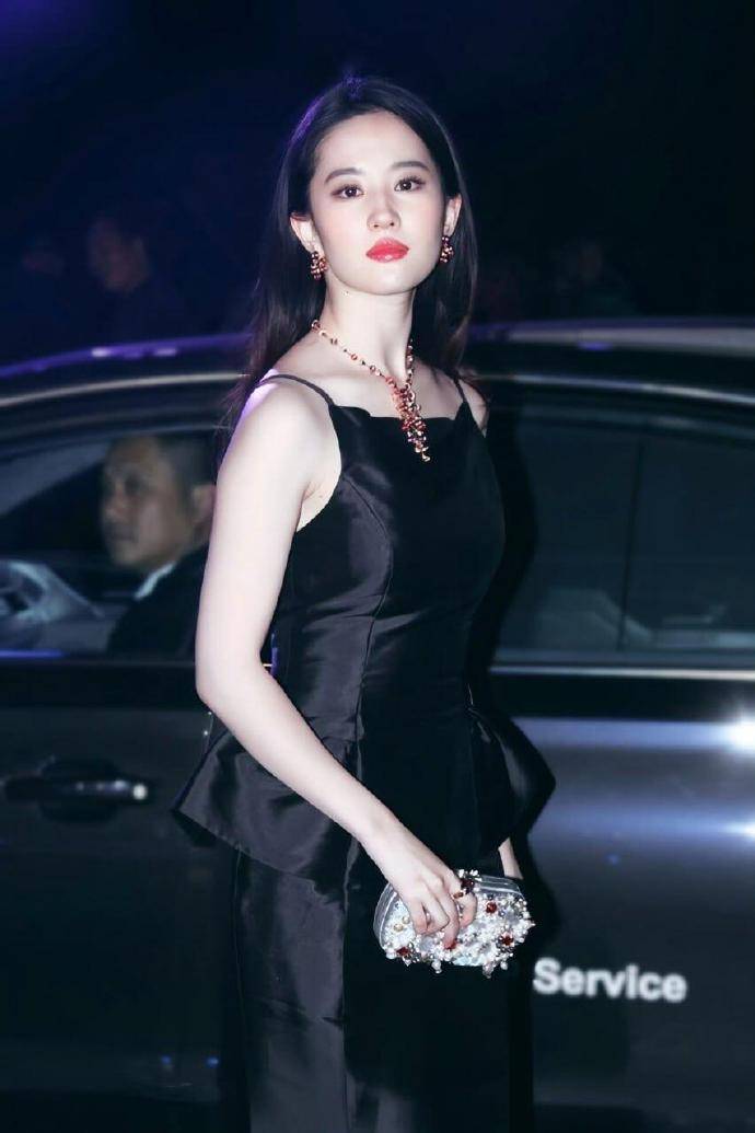 刘亦菲时尚盛典,小黑裙配宝格丽珠宝 优雅的仙女-4 刘亦菲时尚盛典,小黑裙配宝格丽珠宝 优雅的仙女