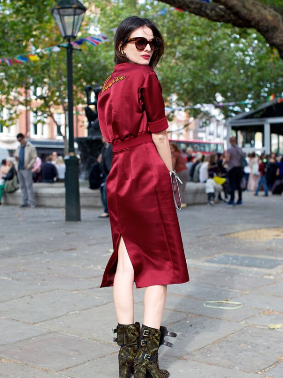 街拍欧美潮人五月红装