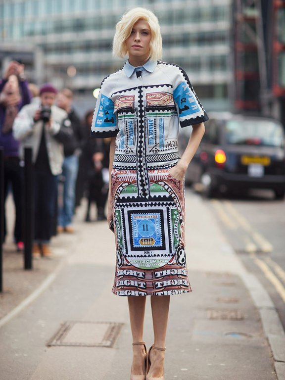 街拍欧美潮人夏季穿出五彩斑斓