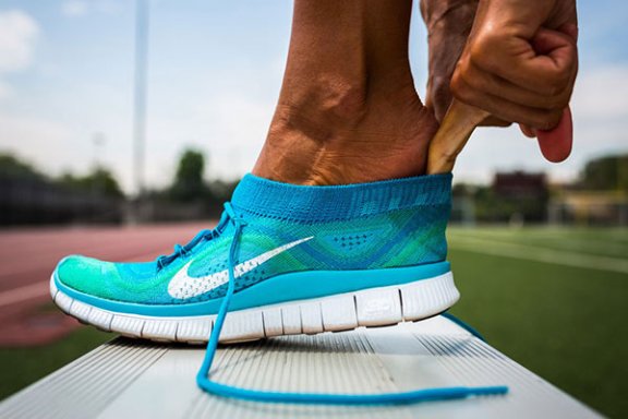 轻盈赤足 Nike Free Flyknit 跑鞋发布