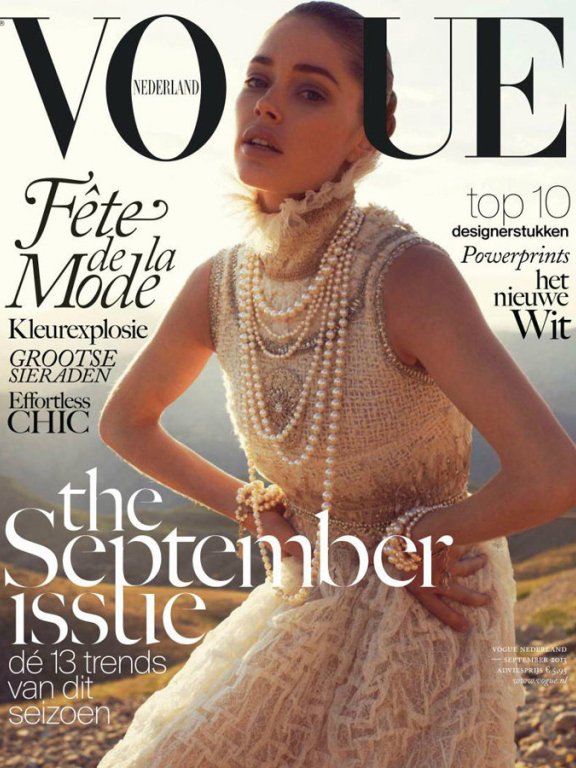 维密天使登《Vogue》9月封面 真空上阵显超模时尚本色